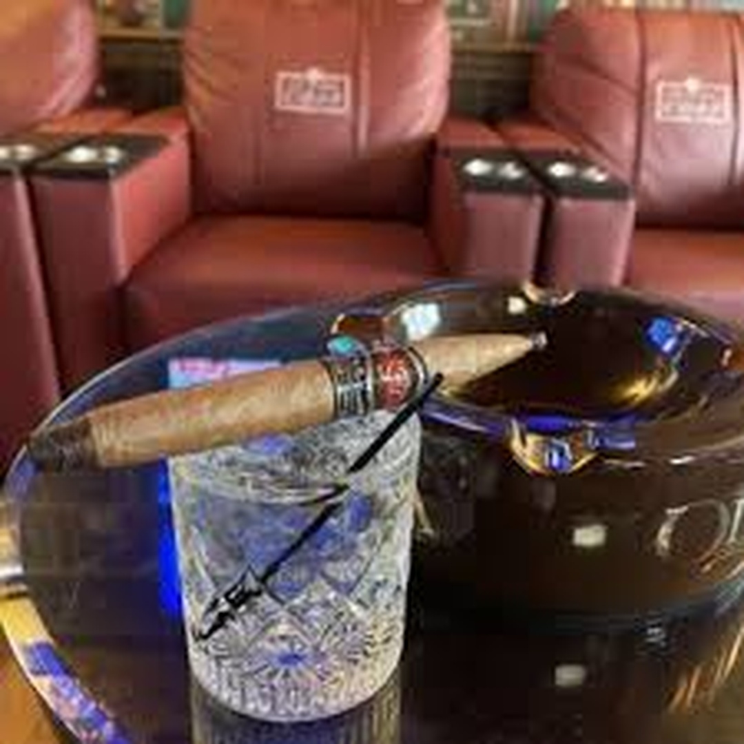 does black and mild have tobacco John Middleton's Black & Mild Cigars - Regular, Mild, Jazz, Wine, Cherry,  Apple or Cream